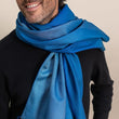 Load image into Gallery viewer, Echarpe Dégradée en soie laine bleu klein