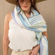 Load image into Gallery viewer, Echarpe en soie et lin bleu femme