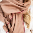 Charger l'image dans la galerie, Echarpe Nomade Unie en soie laine cachemire camel