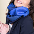 Charger l'image dans la galerie, Foulard Snood en soie indigo