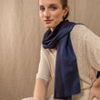 Charger l'image dans la galerie, Foulard en soie Bicolore marine profond