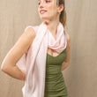 Charger l'image dans la galerie, foulard en soie uni rose pale