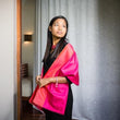 Charger l'image dans la galerie, Petit foulard Bicolore en soie fuchsia