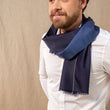 Charger l'image dans la galerie, Foulard en soie bicolore marine intense hom