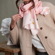 Charger l'image dans la galerie, Echarpe Vichy en soie laine rose