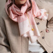Charger l'image dans la galerie, Echarpe Vichy en soie laine rose