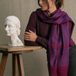 Charger l'image dans la galerie, Echarpe William en soie laine prune