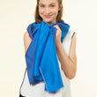 Charger l'image dans la galerie, Petit foulard Bicolore en soie bleu klein