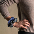 Charger l'image dans la galerie, Pack 2 big chouchous en soie gentleman vert-poi jeans
