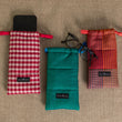 Charger l'image dans la galerie, Pochette Etui Doudoune en soie laine vichy rouge