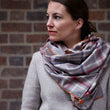 Charger l'image dans la galerie, Grand foulard Tweedy en soie beige