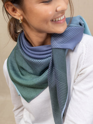 Carre 95 Chromie bleu orage en soie cachemire femme