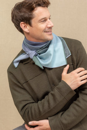 Carre 95 Chromie bleu orage en soie cachemire homme