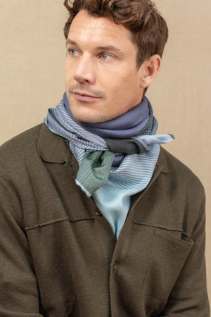 Carre 95 Chromie bleu orage en soie cachemire homme