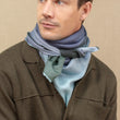Charger l'image dans la galerie, Carre 95 Chromie bleu orage en soie cachemire homme
