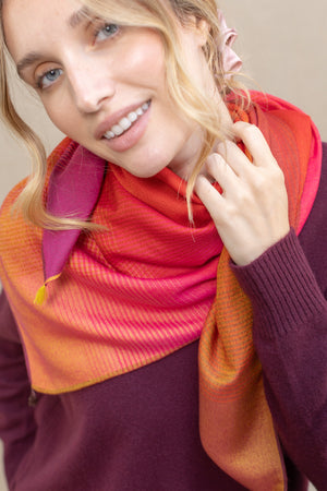 Carre 95 Chromie rouge en soie cachemire femme