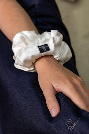 Pack of 2 large ecru plain silk scrunchies 