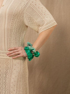 Chouchou en soie * 2 vert motifs et vert uni 