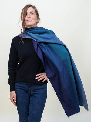 Écharpe Dégradée en soie laine bleu canard