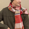 Charger l'image dans la galerie, Echarpe Cambridge rouge en soie laine homme
