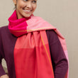 Load image into Gallery viewer, Echarpe Colorblock Rose en soie laine femme
