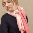 Load image into Gallery viewer, Echarpe Harmonie corail en soie cachemire femme
