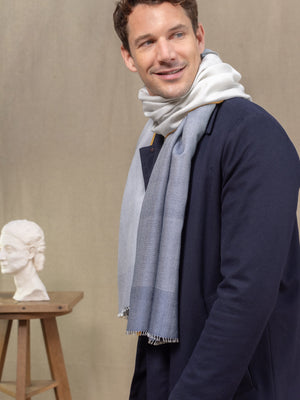 Echarpe Harmonie gris bleute en soie cachemire homme