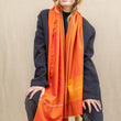 Charger l'image dans la galerie, Echarpe Rythmic paprika en soie laine femme
