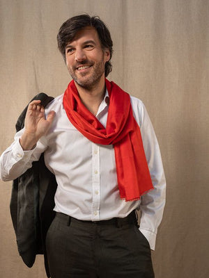 Grand foulard en soie rouge vermillon H