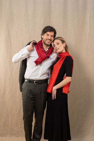 Grand foulard en soie bordeaux et bico rouge