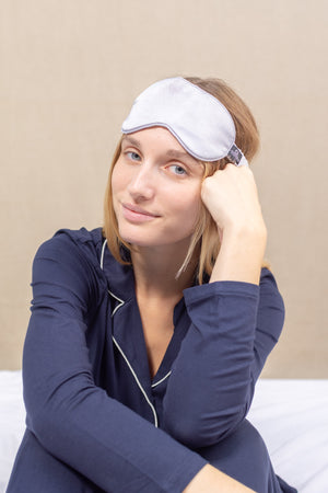 Masque de nuit en soie gris perle femme