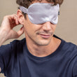 Charger l'image dans la galerie, Masque de nuit en soie gris perle homme
