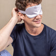 Charger l'image dans la galerie, Masque de nuit en soie gris perle homme

