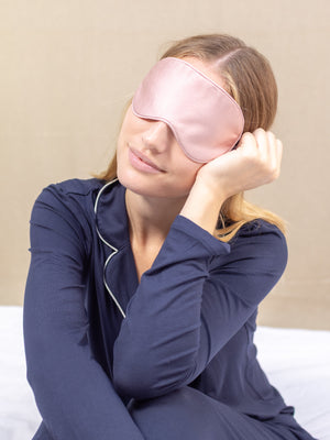 Masque de nuit en soie nude