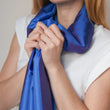 Load image into Gallery viewer, Petit foulard Bicolore en soie bleu klein femme

