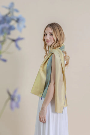 Petit foulard bicolore en soie céladon femme