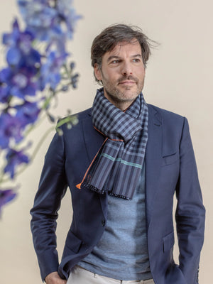 Petit foulard Krama en soie indigo homme