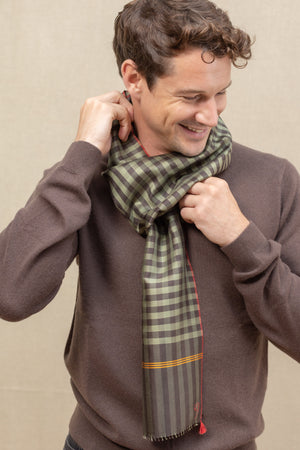 Petit foulard Krama en soie kaki homme