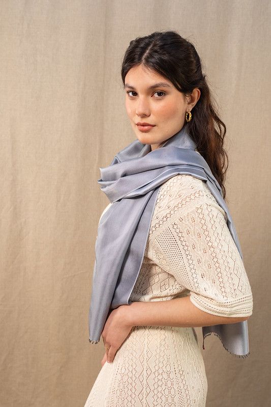 Foulard en soie Pointillé gris fem 