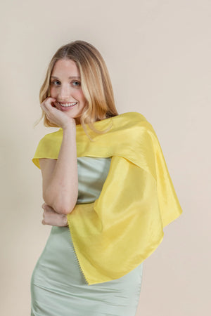 Petit foulard Uni en soie jaune canari femme