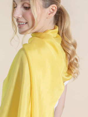 Petit foulard Uni en soie jaune canari femme
