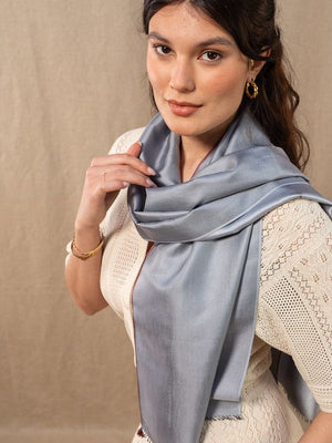Foulard en soie pointillé gris fem