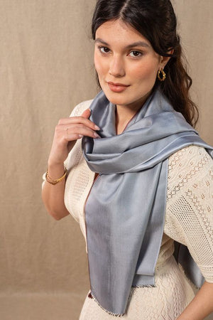 Foulard en soie pointillé gris fem