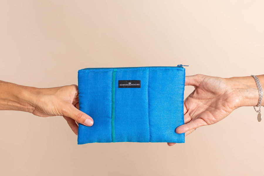 Pochette doudoune en soie laine vert bleu