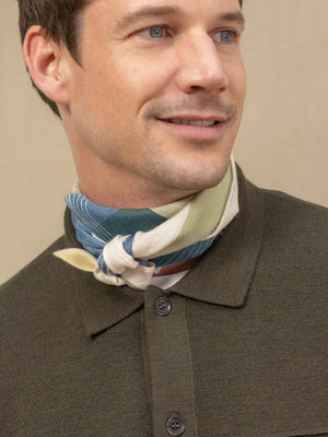 Triangle Chromie  pastel bleu n soie et cachemire homme 