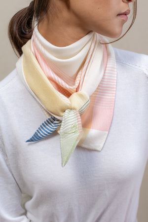 Triangle Chromie pastel blush en soie et cachemire femme