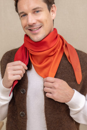 Triangle Harmonie Vermillon en soie cachemire homme