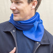 Charger l'image dans la galerie, Triangle Harmonie bleu klein en soie cachemire homme
