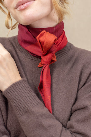 Triangle Harmonie bordeaux en soie cachemire femme