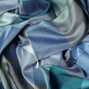 Carré 90 Nuancier Pointillé en soie bleu pétrol homme